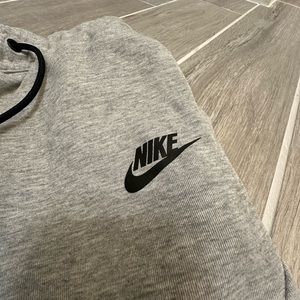 Boys Nike tech fleece gray medium